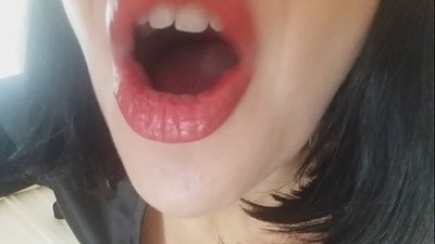 Honey, uwar uwarki bazata bari ki tafi makaranta ba yau... Ina bukatarki da yawa...