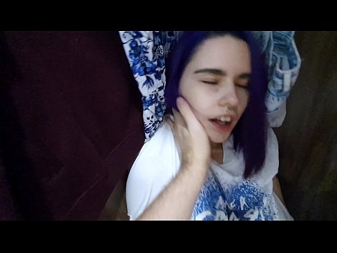 ❤️ Ya sami kanwata a cikin kabad ya taimaka mata ❤❌ Batsa na Rasha ❤